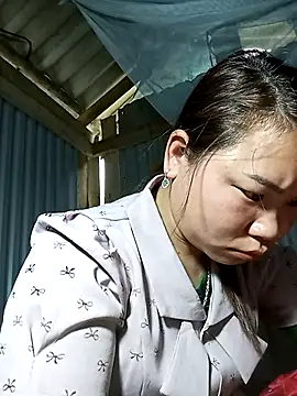 may-squirl online show from December 2025 01:10:01 AM