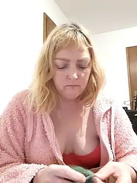 LiluLiluLilu online show from November 2025 05:58:02 PM