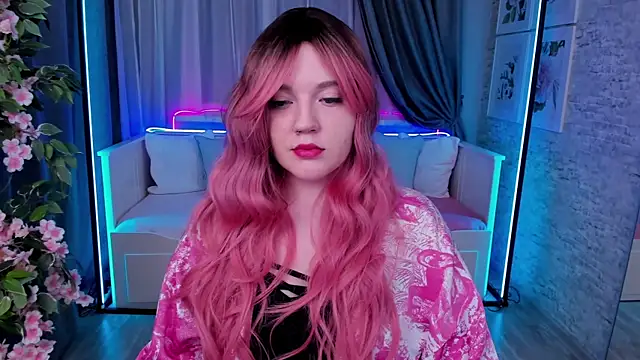 Snapshot of AlmaSound chatting on September 2025 05:07:01 AM AlmaSound online show from September 2025 05:07:01 AM