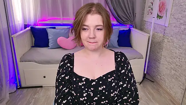 Snapshot of AlmaSound chatting on September 2025 05:09:01 AM AlmaSound online show from September 2025 05:09:01 AM