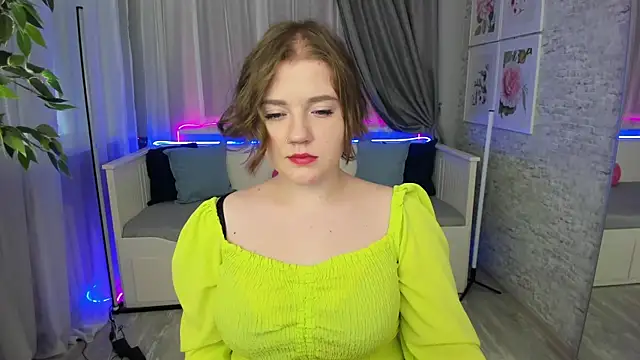 Snapshot of AlmaSound chatting on September 2025 05:19:02 AM AlmaSound online show from September 2025 05:19:02 AM