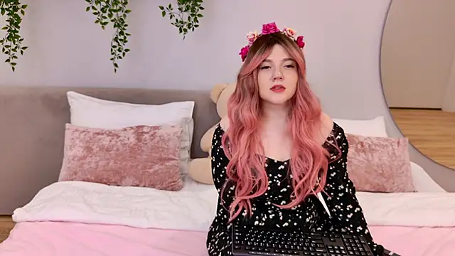 Snapshot of AlmaSound chatting on October 2025 05:40:01 AM AlmaSound online show from October 2025 05:40:01 AM