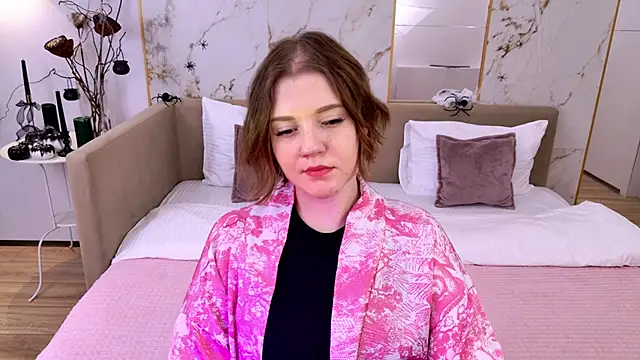 Snapshot of AlmaSound chatting on October 2025 05:26:02 AM AlmaSound online show from October 2025 05:26:02 AM