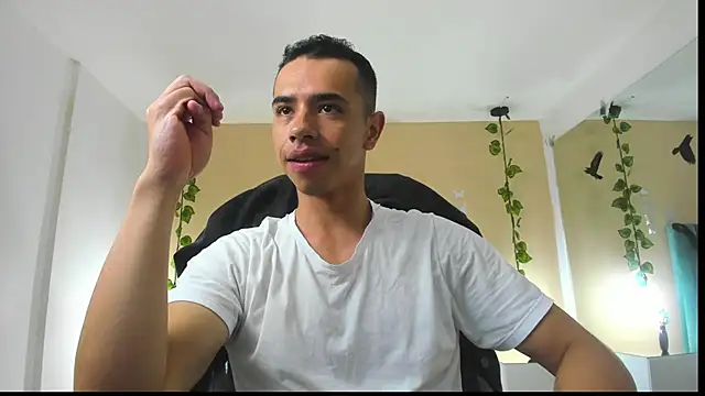 Muscle Scott online show from October 2025 12:26:02 PM