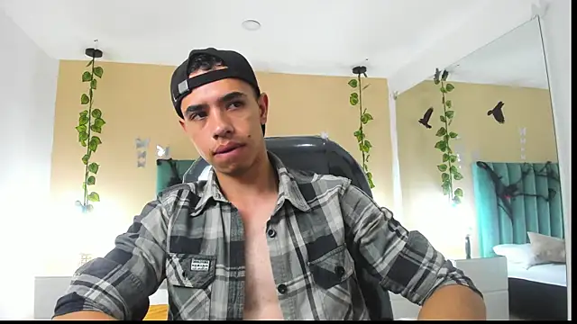 Muscle Scott online show from October 2025 12:23:01 PM