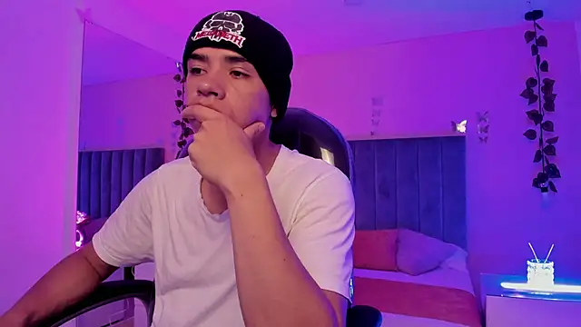 Muscle Scott online show from November 2025 12:38:02 PM