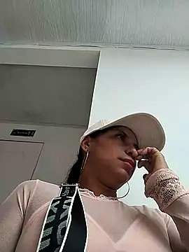 Snapshot of AnggelicaSwan21 chatting on November 2025 04:40:01 PM AnggelicaSwan21 online show from November 2025 04:40:01 PM