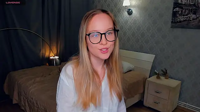 SoonMoor online show from October 2025 06:10:02 PM