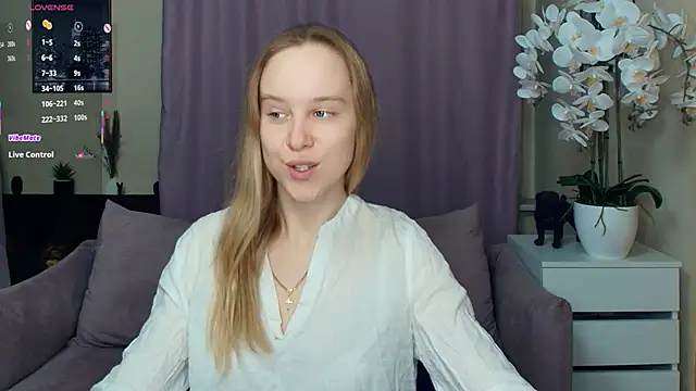 SoonMoor online show from February 2026 07:10:01 PM