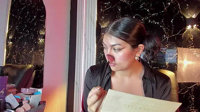 LolaXXXperience online show from October 2025 11:11:01 AM