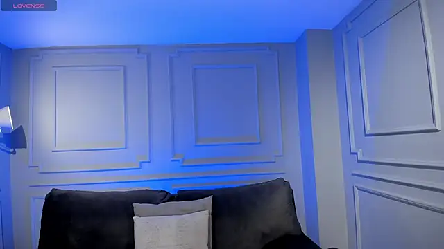 LucyWeiss  online show from October 2025 06:30:01 PM