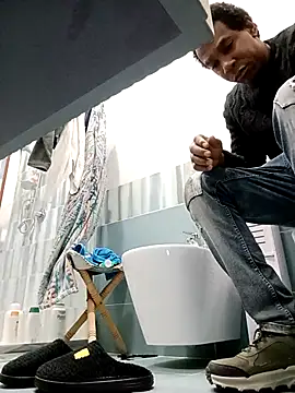 estrogeni online show from January 2026 09:30:02 PM