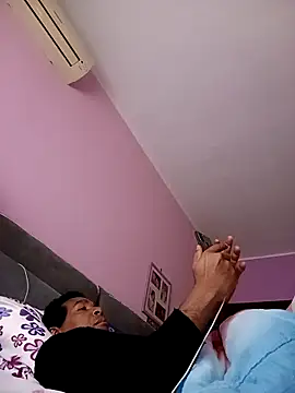 estrogeni online show from February 2026 07:01:01 AM