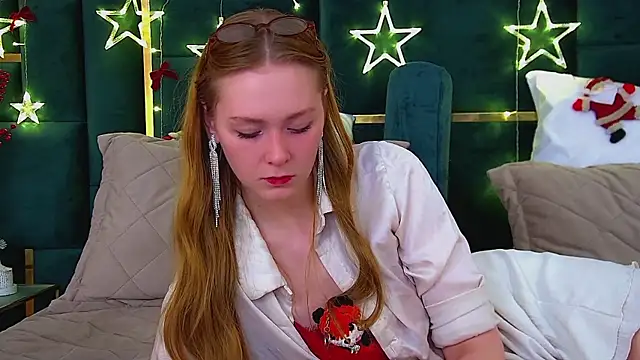 AgataFoxley online show from December 2025 06:16:01 PM