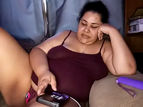 Snapshot of xlatinastar chatting on December 2025 03:43:01 PM xlatinastar online show from December 2025 03:43:01 PM