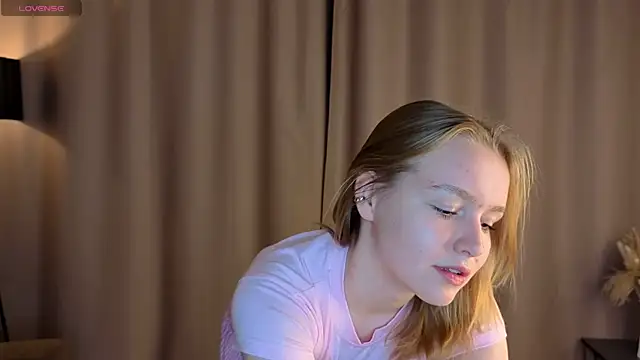 Snapshot of VinnieSerrano chatting on October 2025 02:02:02 PM VinnieSerrano online show from October 2025 02:02:02 PM