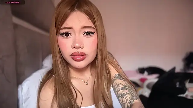 Bunnyylovee online show from June 2026 08:36:01 PM