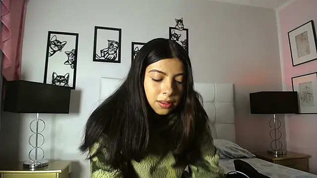 Maia Reficco online show from October 2025 12:30:01 PM