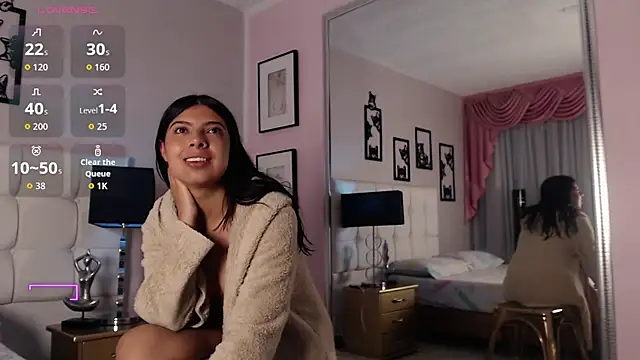 Maia Reficco online show from November 2025 12:16:02 PM