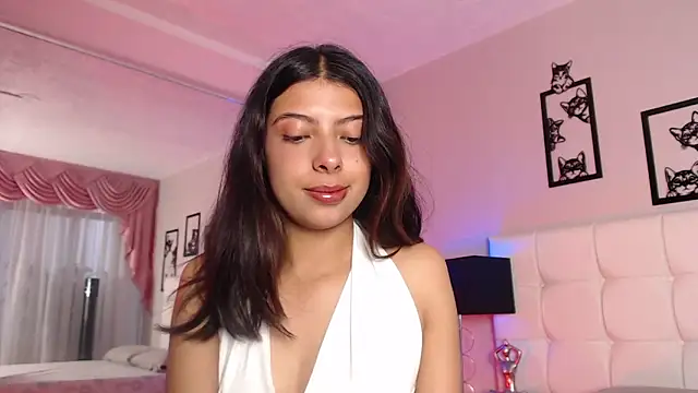 Maia Reficco online show from November 2025 01:10:01 PM