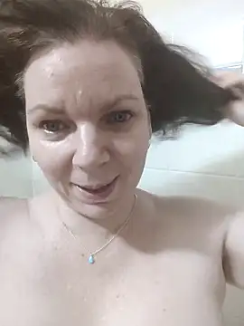 aussiepeaches online show from September 2025 01:11:01 PM