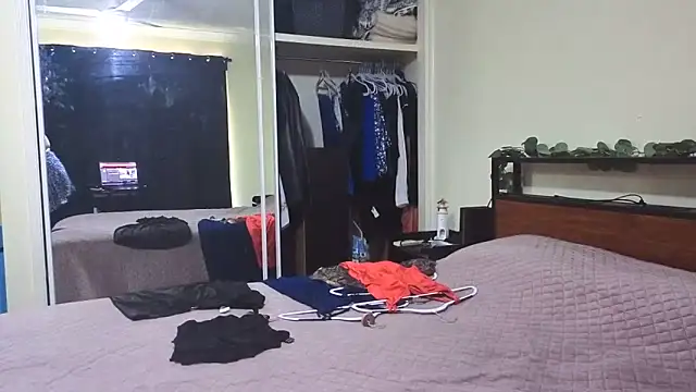 aussiepeaches online show from November 2025 04:01:01 AM