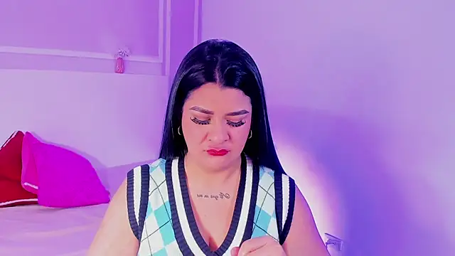 Snapshot of TianaGlow26 chatting on February 2026 09:40:02 PM TianaGlow26 online show from February 2026 09:40:02 PM