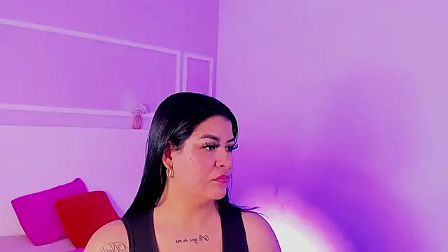 Snapshot of TianaGlow26 chatting on February 2026 06:35:02 PM TianaGlow26 online show from February 2026 06:35:02 PM