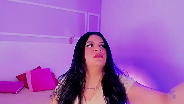 Snapshot of TianaGlow26 chatting on February 2026 06:48:01 PM TianaGlow26 online show from February 2026 06:48:01 PM