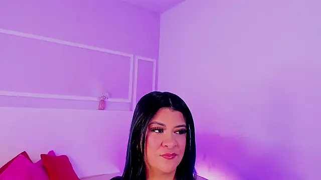 Snapshot of TianaGlow26 chatting on February 2026 06:48:01 PM TianaGlow26 online show from February 2026 06:48:01 PM