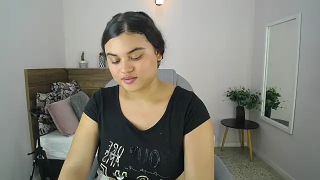 Snapshot of Miabloomm_ chatting on October 2025 03:26:02 AM Miabloomm online show from October 2025 03:26:02 AM