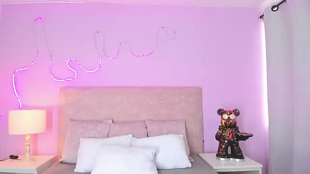 Snapshot of EmaRae1499 chatting on November 2025 07:35:01 PM EmaRae1499 online show from November 2025 07:35:01 PM