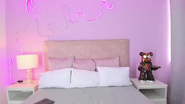 Snapshot of EmaRae1499 chatting on November 2025 12:37:02 PM EmaRae1499 online show from November 2025 12:37:02 PM