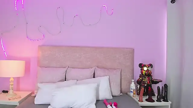 Snapshot of EmaRae1499 chatting on November 2025 07:34:02 PM EmaRae1499 online show from November 2025 07:34:02 PM