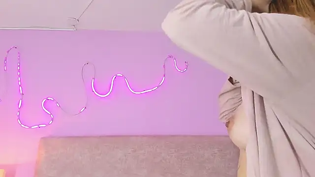 Snapshot of EmaRae1499 chatting on November 2025 03:49:01 PM EmaRae1499 online show from November 2025 03:49:01 PM