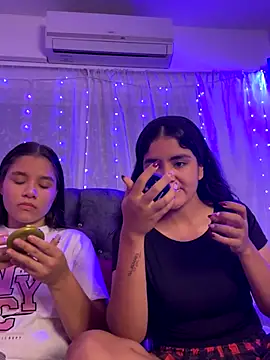 Snapshot of Ashley_and_Zoe chatting on September 2025 12:43:02 AM Ashley and Zoe online show from September 2025 12:43:02 AM