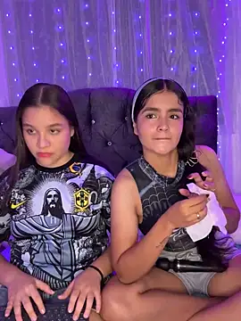 Snapshot of Ashley_and_Zoe chatting on September 2025 10:54:02 PM Ashley and Zoe online show from September 2025 10:54:02 PM