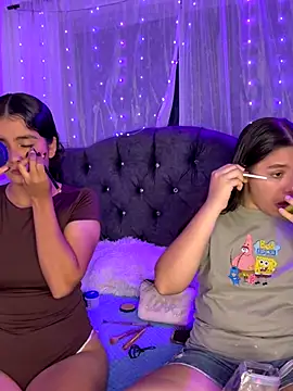 Snapshot of Ashley_and_Zoe chatting on September 2025 06:42:01 PM Ashley and Zoe online show from September 2025 06:42:01 PM