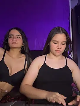 Snapshot of Ashley_and_Zoe chatting on October 2025 03:29:02 AM Ashley and Zoe online show from October 2025 03:29:02 AM