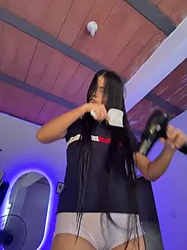 Snapshot of Ashley_and_Zoe chatting on November 2025 04:32:02 PM Ashley and Zoe online show from November 2025 04:32:02 PM