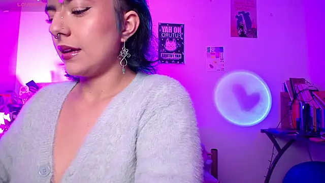 AlmaNanax online show from November 2025 04:45:02 AM