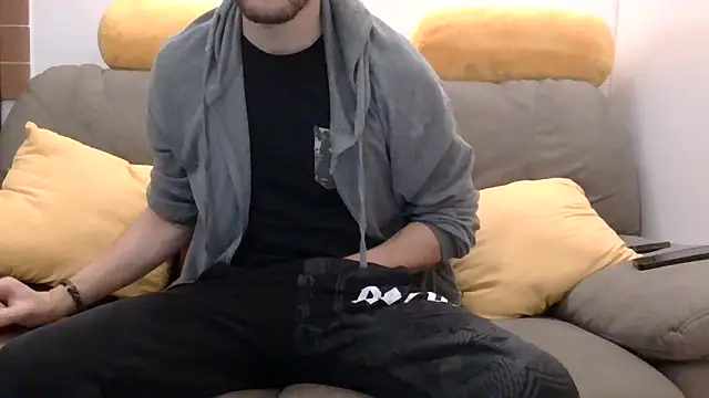 Amicisegreti online show from December 2025 06:29:02 AM