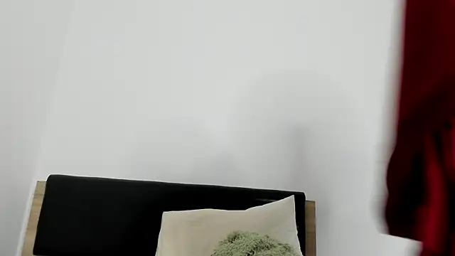 Soyun Mia online show from December 2025 08:28:02 PM