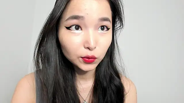 Soyun Mia online show from December 2025 12:20:01 PM