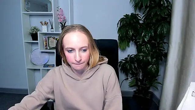 Snapshot of HelenLindsey chatting on October 2025 04:24:02 PM HelenLindsey online show from October 2025 04:24:02 PM