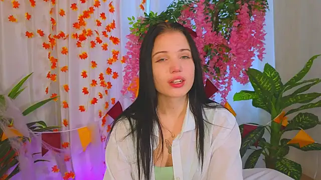 LauraHale online show from November 2025 07:40:01 AM