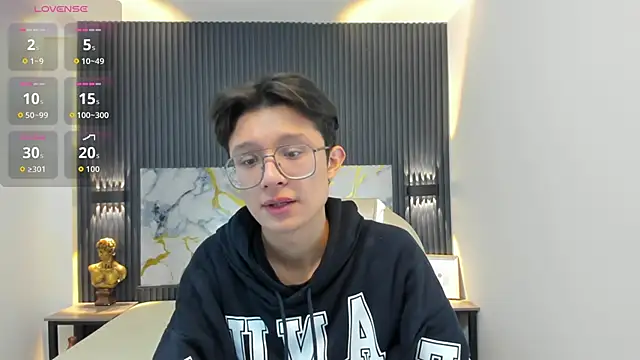 SantiagoRusso18 online show from October 2025 12:38:01 PM