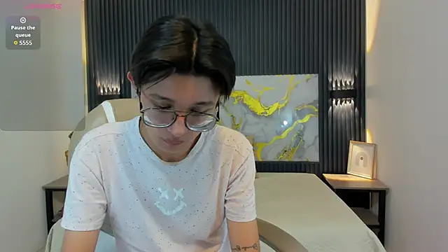 SantiagoRusso18 online show from November 2025 07:39:02 PM