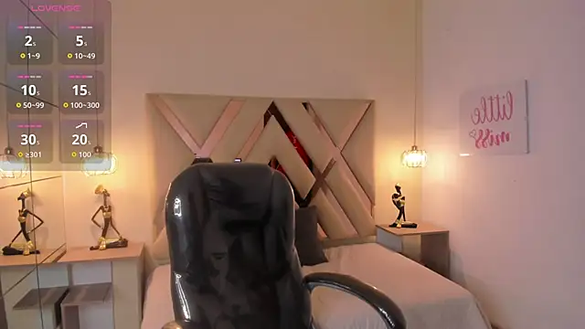 SantiagoRusso18 online show from December 2025 08:04:02 PM