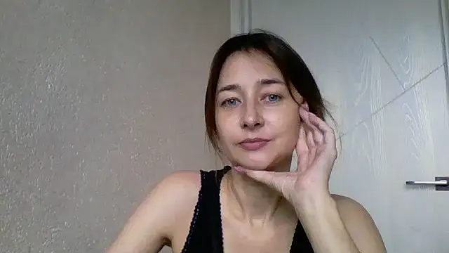 Avenique online show from October 2025 01:20:01 PM